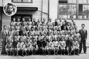 小学生时代的池田大作(前排左四).png