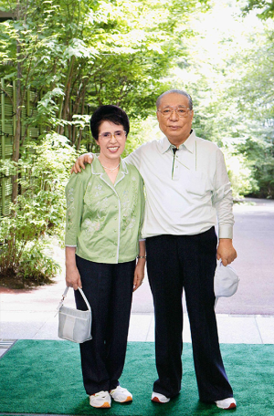 池田夫妇在日本长野县(2004年).png